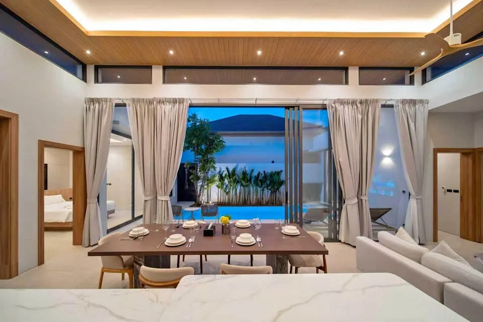 Villa de 3 dormitorios y 4 baños en alquiler en Chalong