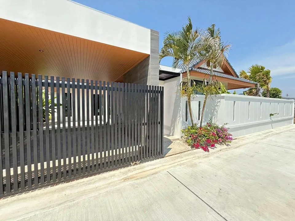 3 Schlafzimmer, 3 Badezimmer Poolvilla zur Miete in Rawai