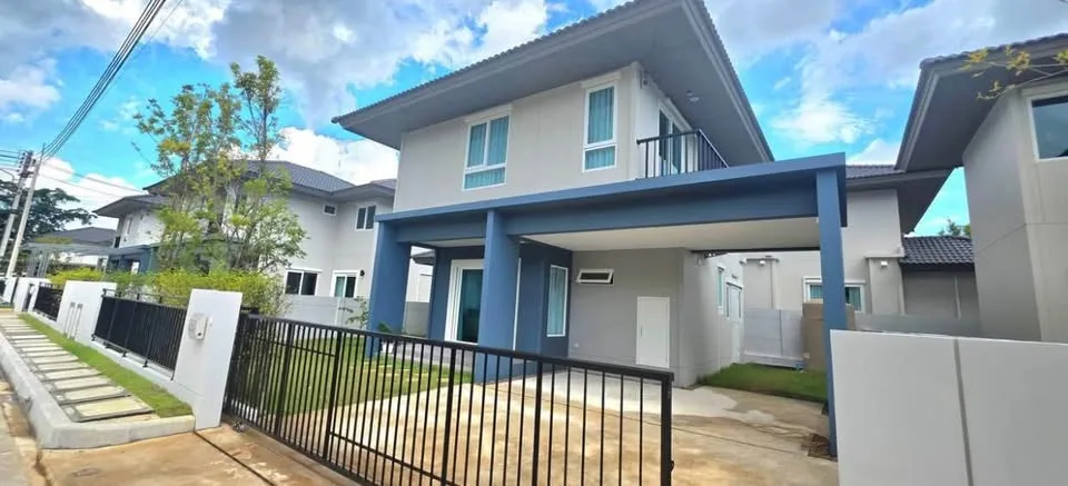 Apartamento de 4 habitaciones y 3 baños en alquiler en Koh Kaew
