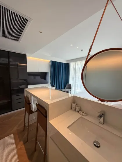 Современная студия рядом с пляжем в Sunshine Beach Residences