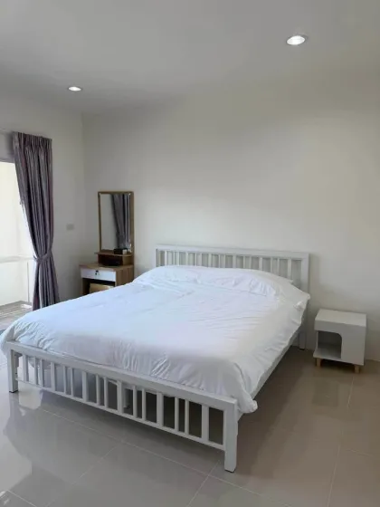Casa adosada de 2 dormitorios y 3 baños en alquiler en Wichit, Phuket