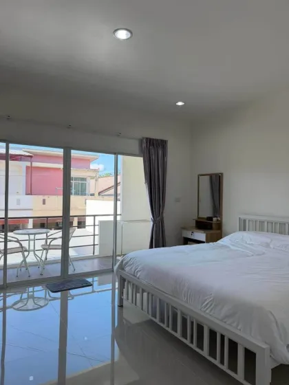 Casa adosada de 2 dormitorios y 3 baños en alquiler en Wichit, Phuket