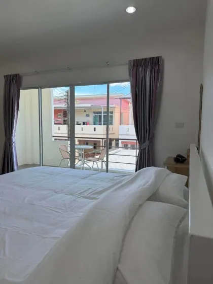 Casa adosada de 2 dormitorios y 3 baños en alquiler en Wichit, Phuket