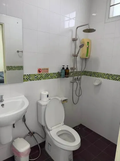 Casa adosada de 2 dormitorios y 3 baños en alquiler en Wichit, Phuket