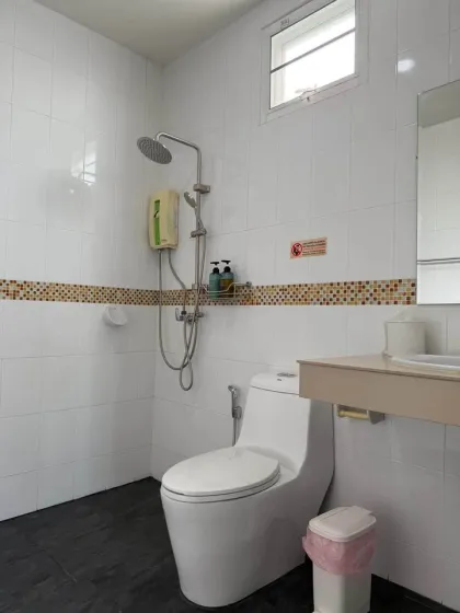 Casa adosada de 2 dormitorios y 3 baños en alquiler en Wichit, Phuket