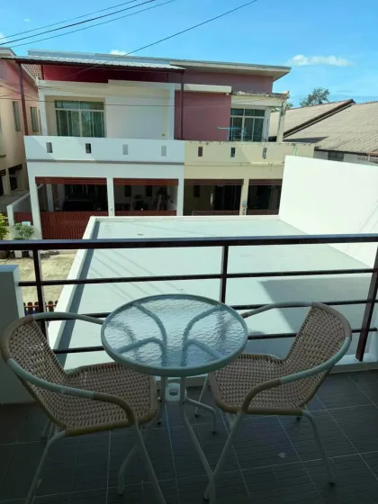 Casa adosada de 2 dormitorios y 3 baños en alquiler en Wichit, Phuket