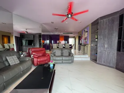 Квартира с 2 спальнями и видом на озеро в Allamanda Laguna Phuket
