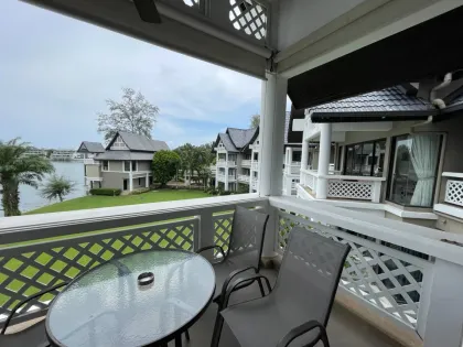 Квартира с 2 спальнями и видом на озеро в Allamanda Laguna Phuket