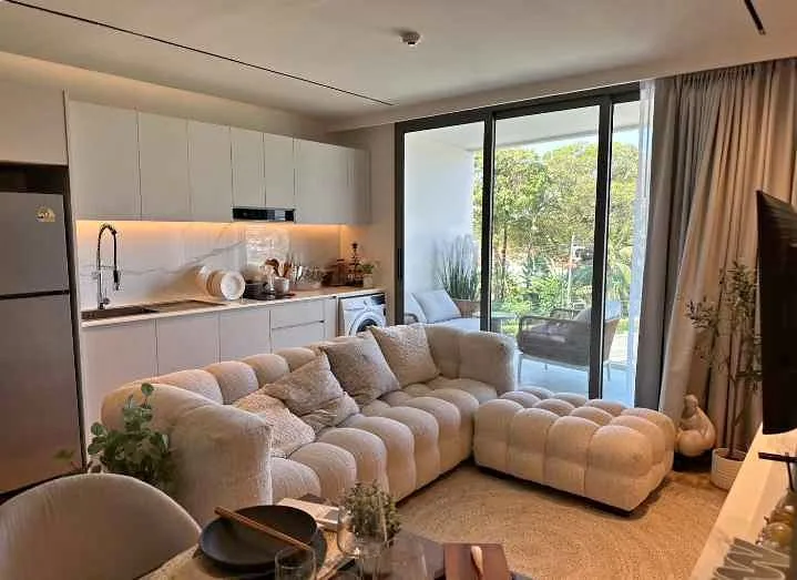 อพาร์ทเมนท์ 1 ห้องนอนวิวทะเลสาบที่ The Aqua Condo, เชิงทะเล