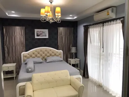Современный дом с 3 спальнями и 3 ванными в аренду в Phanasorn Park Ville