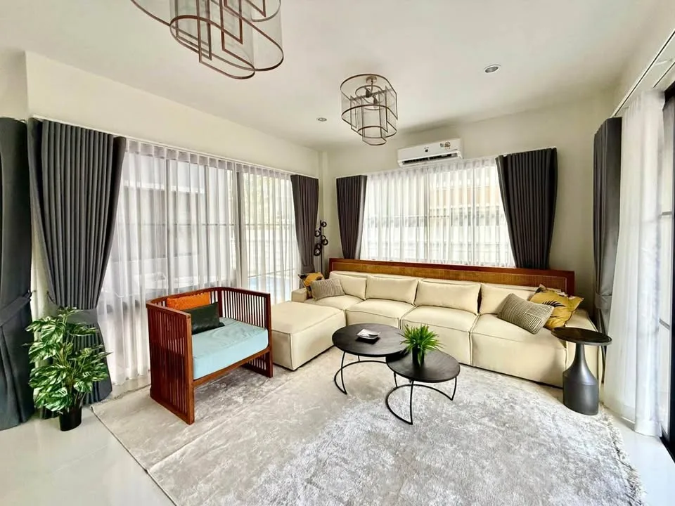 Villa moderne de luxe avec piscine à louer au Crown Estate Koh Kaew
