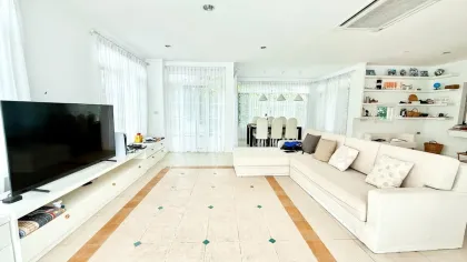 Вилла с 4 спальнями и бассейном в Land and Houses Park Chalong