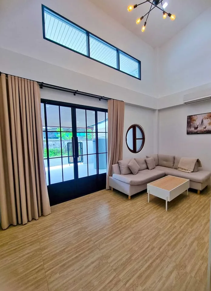 ทาวน์โฮม 2 ห้องนอน ปรับปรุงใหม่ ใกล้โรบินสันฉลอง