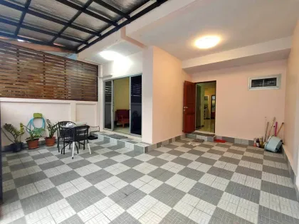 Casa independiente con 3 dormitorios y 2 baños en alquiler en Chalong