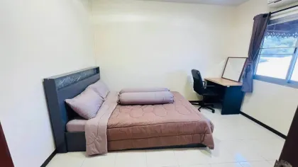 Casa independiente con 3 dormitorios y 2 baños en alquiler en Chalong
