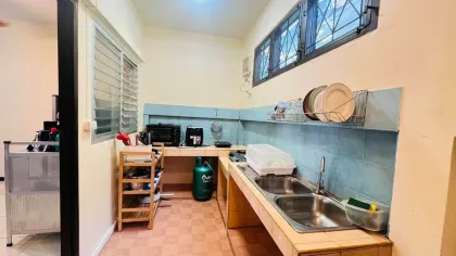 Casa independiente con 3 dormitorios y 2 baños en alquiler en Chalong