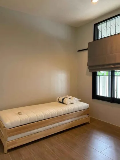 4 комнаты, 2 ванной - Таунхаус в аренду в Baan Bai Toey