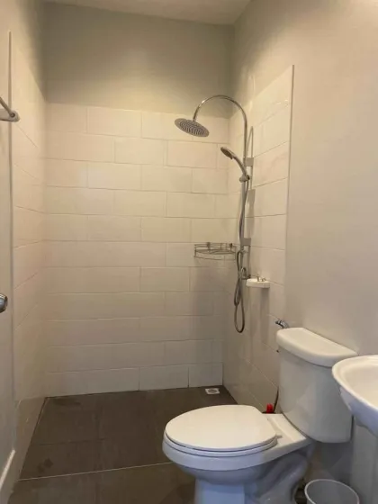 4 комнаты, 2 ванной - Таунхаус в аренду в Baan Bai Toey