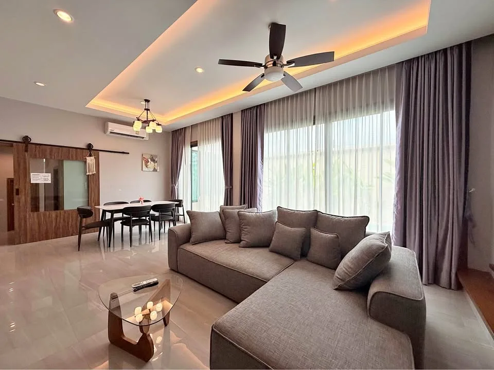 Moderne Private Villa mit Pool in Chalong, 2 Schlafzimmer, 3 Bäder