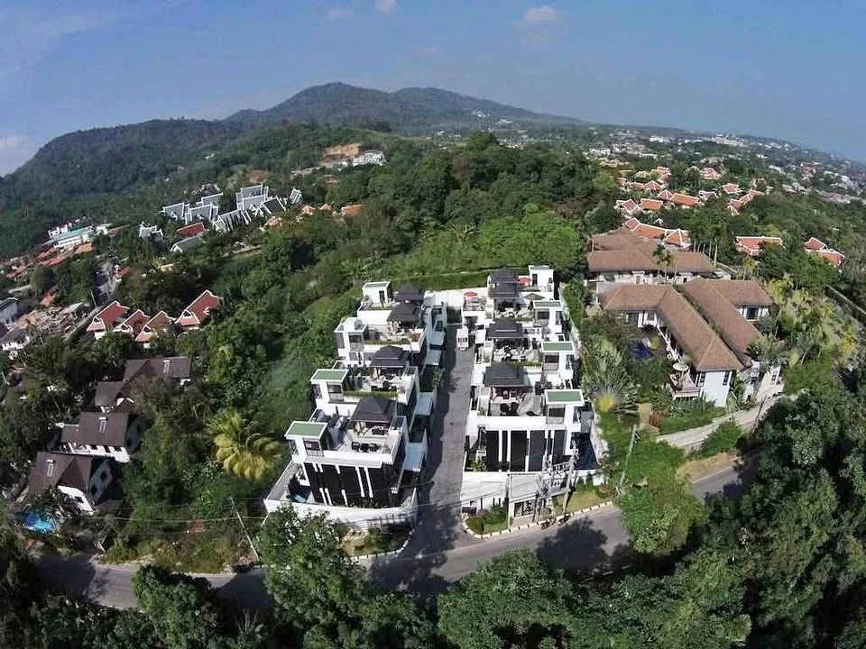 Villa de 3 habitaciones y 3 baños en alquiler en Nai Harn, Rawai