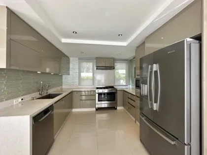 Вилла с 3 спальнями в аренду в Botanica Luxury Villas Phase 1, Чернг Талай