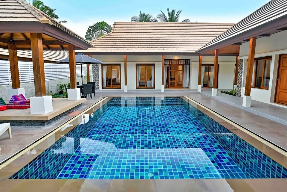 วิลล่าสระว่ายน้ำส่วนตัว 4 ห้องนอนสุดหรูให้เช่าที่ภูเก็ต