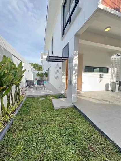 Villa récemment rénovée avec piscine privée à louer à Mono Palai, Chalong