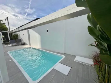 Villa récemment rénovée avec piscine privée à louer à Mono Palai, Chalong