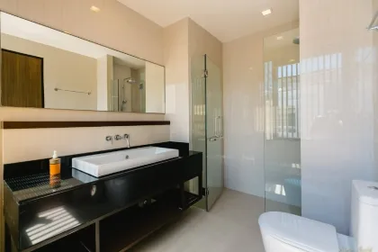 Casa Adosada de 3 Habitaciones y 4 Baños para Alquilar en Laguna, Phuket