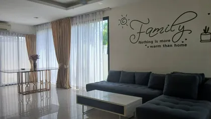 Casa Adosada de 3 Habitaciones y 4 Baños para Alquilar en Laguna, Phuket