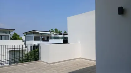 Casa Adosada de 3 Habitaciones y 4 Baños para Alquilar en Laguna, Phuket