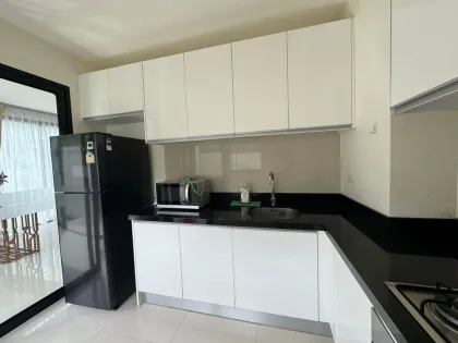 Casa Adosada de 3 Habitaciones y 4 Baños para Alquilar en Laguna, Phuket