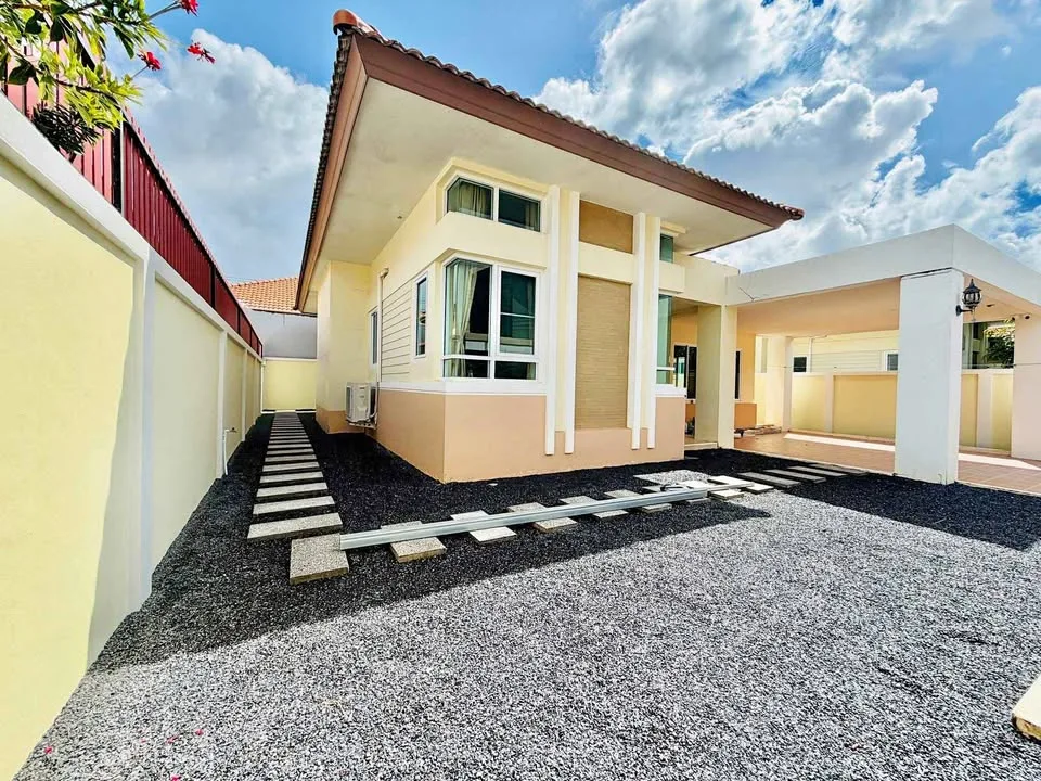 Вилла с 3 спальнями и 2 ванными в аренду в Villa Chaofa 2, Вичит-Чалонг