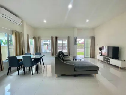 Вилла с 3 спальнями и 2 ванными в аренду в Villa Chaofa 2, Вичит-Чалонг
