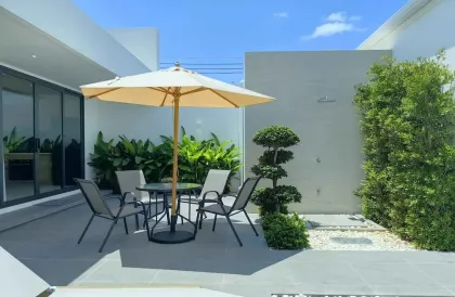 Villa Moderna Semi-Independiente con Piscina en Alquiler en Bang Tao