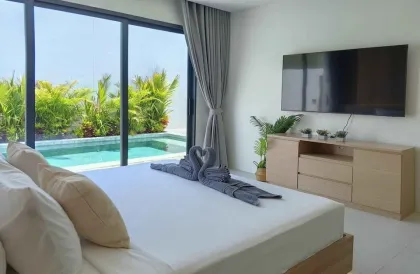 Villa Moderna Semi-Independiente con Piscina en Alquiler en Bang Tao