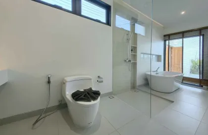 Villa moderna con piscina privada, 3 habitaciones y 3 baños en alquiler