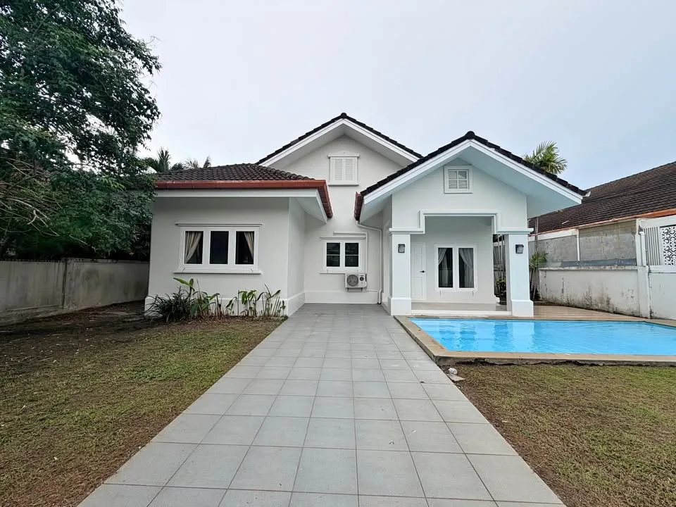 Pet-Friendly 3 Bed 2 Bath Family House with Pool