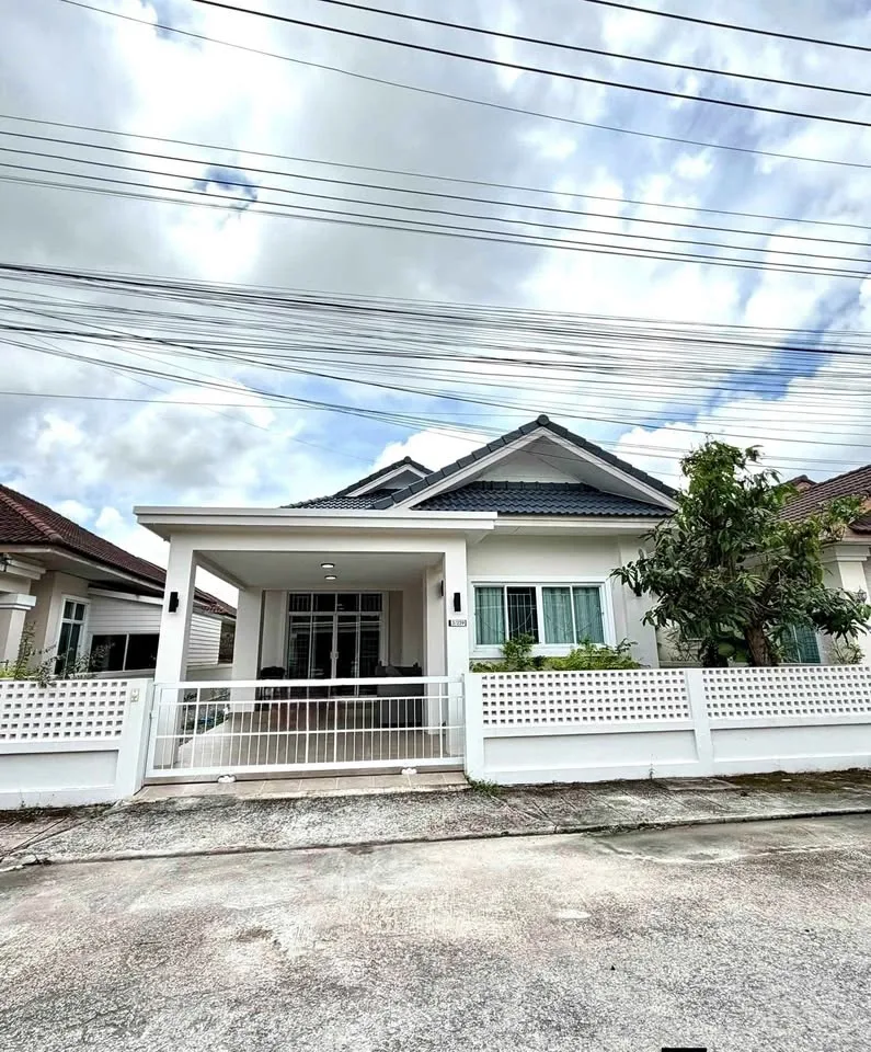 宽敞安静2卧2卫家庭别墅，位于Thalang村