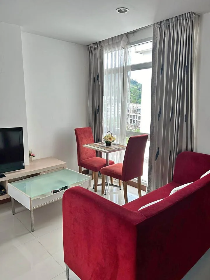Studio en condo à louer en emplacement privilégié à Patong
