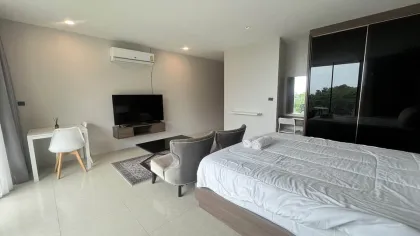 Современная студия с 1 спальней и ванной в Viva Patong на аренду