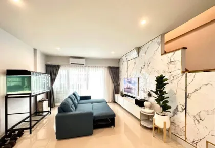Moderne 3-Zimmer-Maisonette zur Miete in Supalai Palm Springs, Cherng Talay
