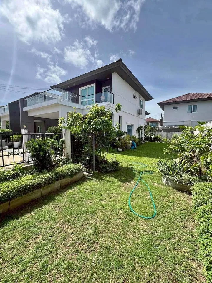3 Bedroom 3 Bathroom Corner Villa with Garden