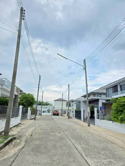 3 Bedroom 3 Bathroom Corner Villa with Garden