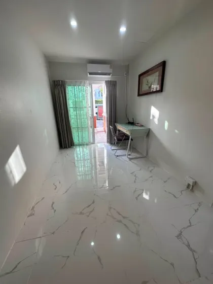 Villa renovada de 4 habitaciones en alquiler en Koh Kaew