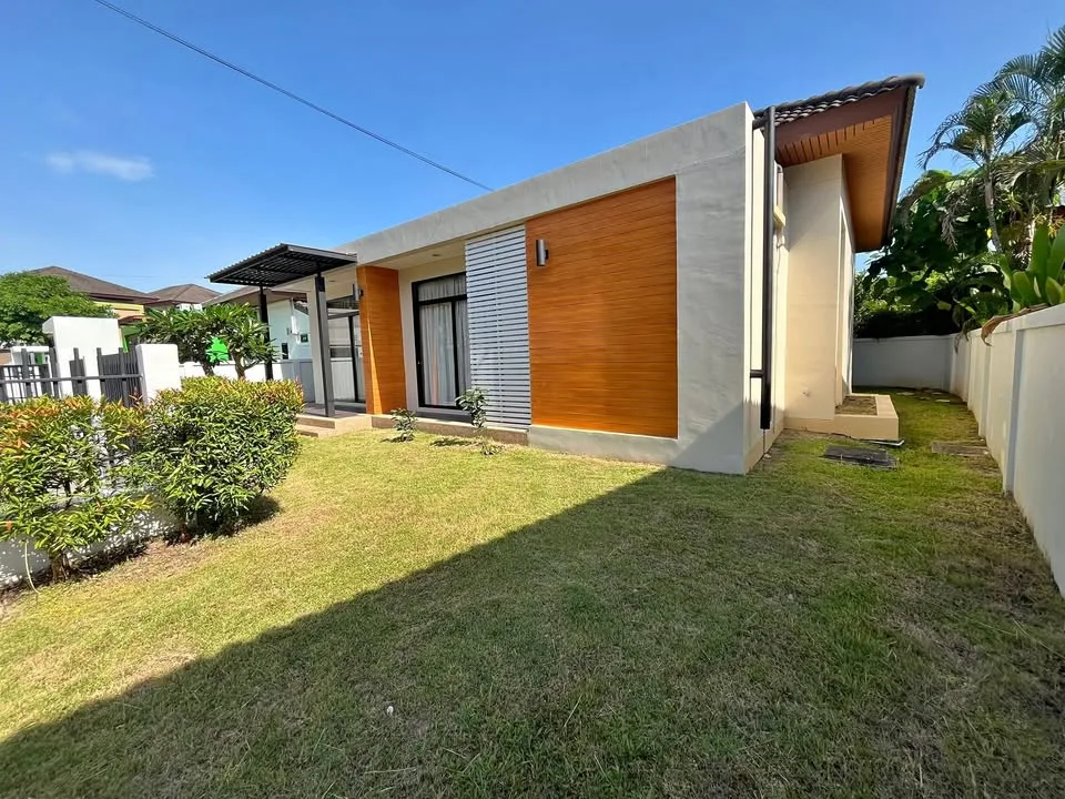 Charming 3 Bedroom Corner House Opposite BIS