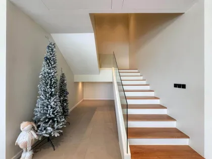 Luxuriöse brandneue 5-Zimmer-Villa mit privatem Pool zur Miete im Clover Residence