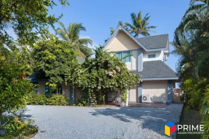 Villa frente a la playa con piscina de 2 dormitorios en alquiler en Rawai