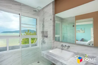 Villa frente a la playa con piscina de 2 dormitorios en alquiler en Rawai
