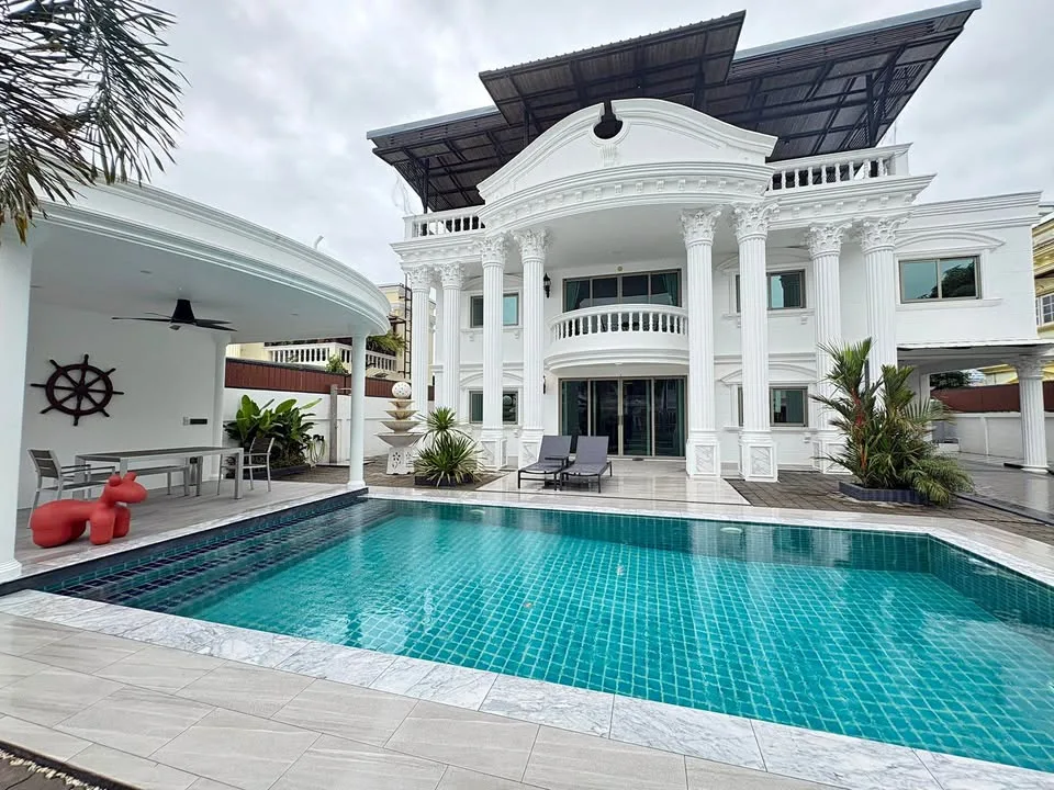 Geräumige 4-Schlafzimmer-Poolvilla zur Miete in Wichit, Phuket